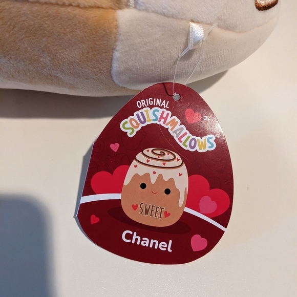 Chanel Dessert Squishmallow Chanel the Cinnamon Roll 9" Red Hearts NWT - Picture 3 of 3